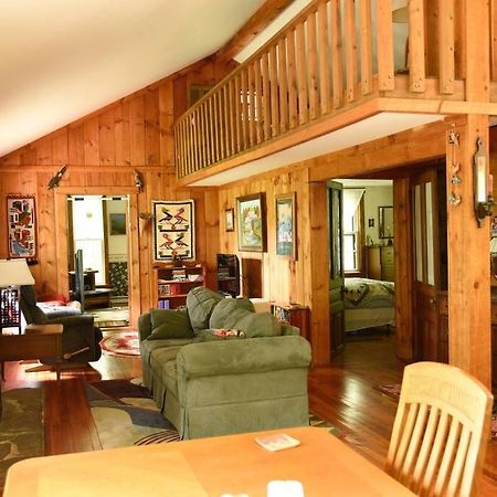 Fox Trot Cabin Meadows of Dan Esterno foto