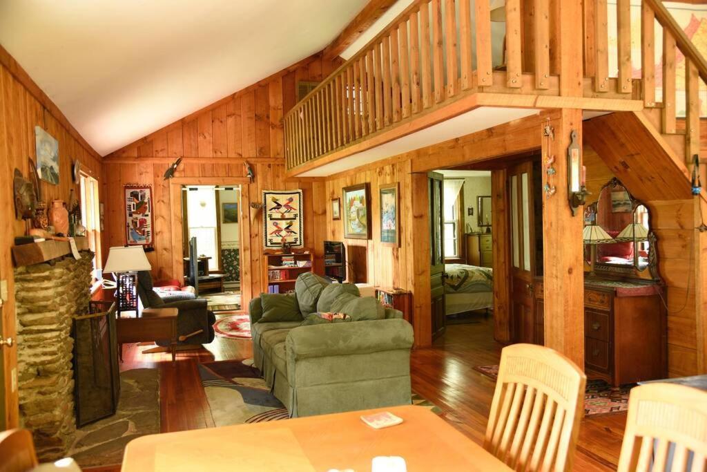 Fox Trot Cabin Meadows of Dan Esterno foto