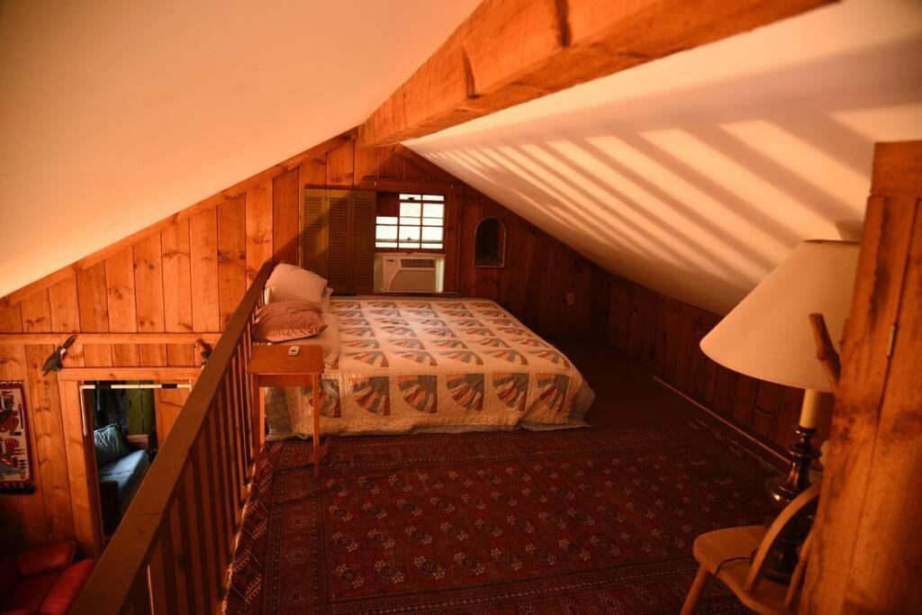 Fox Trot Cabin Meadows of Dan Esterno foto