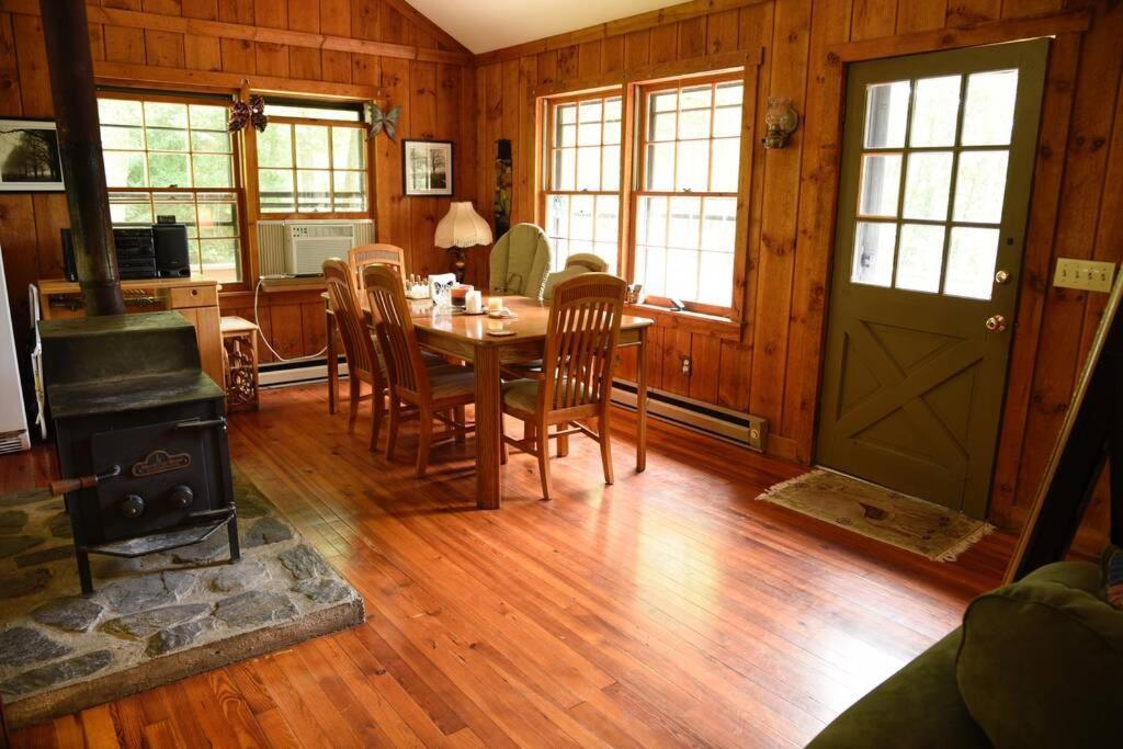Fox Trot Cabin Meadows of Dan Esterno foto